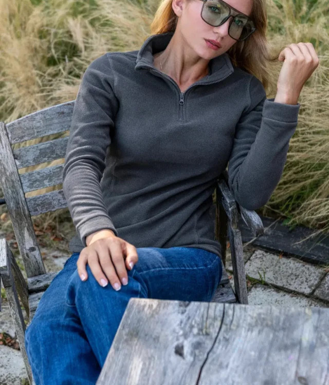 68653 &mdash; 1 800 Scaled